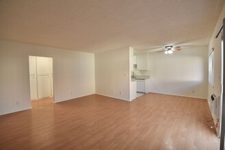 6115 Whitsett Ave, Unit 207 in Los Angeles, CA - Building Photo - Building Photo