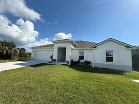 13453 Kitchener Ave in Port Charlotte, FL - Building Photo