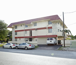 1002 Salzedo St in Miami, FL - Building Photo - Building Photo