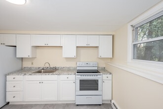 Quarry Stone Apartments in Milford, MA - Foto de edificio - Interior Photo