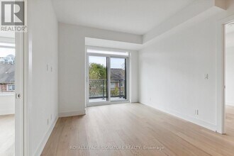 8 Beverley Glen Blvd in Vaughan, ON - Building Photo - Building Photo