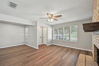 537 Crowley Rd in Arlington, TX - Building Photo - Building Photo