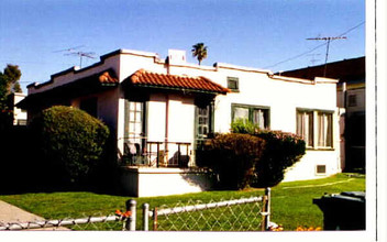 4059 Oakwood Ave in Los Angeles, CA - Building Photo - Building Photo