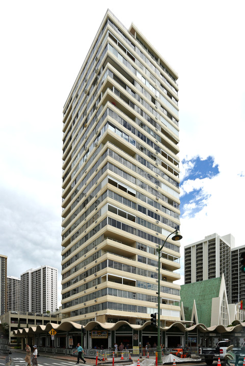 Foster Tower in Honolulu, HI - Building Photo