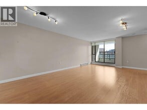 7380 Elmbridge Way in Richmond, BC - Building Photo - Building Photo