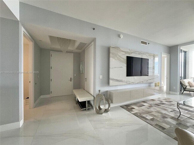 15901 Collins Ave in Sunny Isles Beach, FL - Building Photo - Building Photo