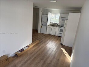 2180 NW 59th St in Miami, FL - Building Photo - Building Photo