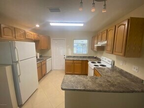 1060 Cable Ln NE in Palm Bay, FL - Building Photo - Building Photo