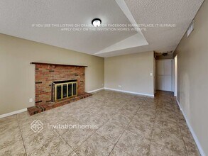 5922 W Mauna Loa Ln in Glendale, AZ - Foto de edificio - Building Photo