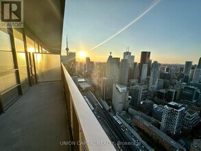 55 Cooper St in Toronto, ON - Building Photo - Building Photo