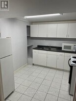 1216 Shamir Crescent in Mississauga, ON - Building Photo