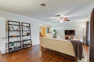 2515 Sherwood St in Denton, TX - Foto de edificio - Building Photo