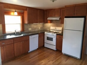 214 Spring St, Unit 2 in Boston, MA - Building Photo - Building Photo