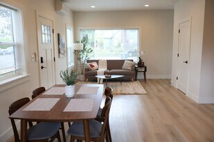 204 E 35th St in Vancouver, WA - Building Photo