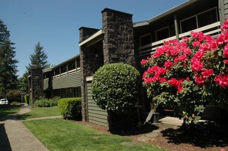 White Willow Apartments in Portland, OR - Building Photo - Building Photo