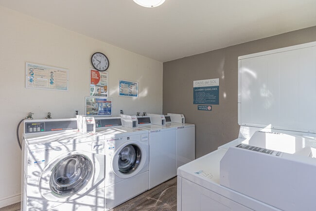 Oasis Del Sol in El Cajon, CA - Building Photo - Interior Photo