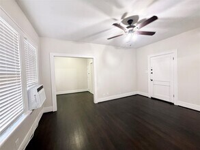 1126 Berthea St in Houston, TX - Building Photo - Building Photo