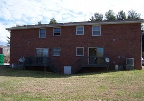 Morgan Manor in Brevard, NC - Foto de edificio - Building Photo