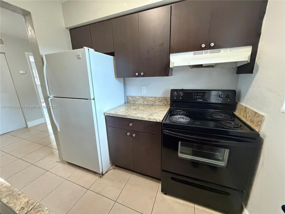 2129 Davie Blvd in Fort Lauderdale, FL - Building Photo