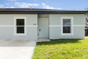 257 Christine St NW in Lake Placid, FL - Building Photo