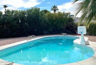 8449 E Crestwood Way in Scottsdale, AZ - Building Photo - Building Photo