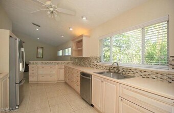 700 95th Ave N in Naples, FL - Building Photo - Building Photo