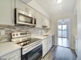 377 S Harrison St in East Orange, NJ - Building Photo