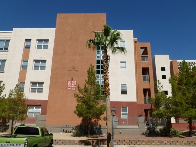 23 E Agate Ave, Unit 401 in Las Vegas, NV - Building Photo - Building Photo