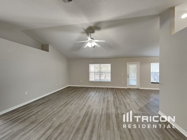 3328 Montano Ave in Spring Hill, FL - Building Photo - Building Photo