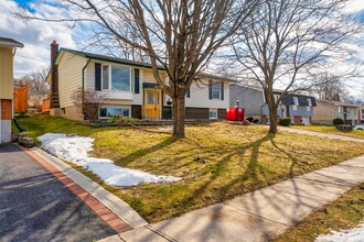 788 Hillside Dr in Kingston, ON - Building Photo - Building Photo