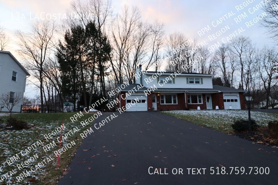 13A Lacosta Dr in Clifton Park, NY - Building Photo