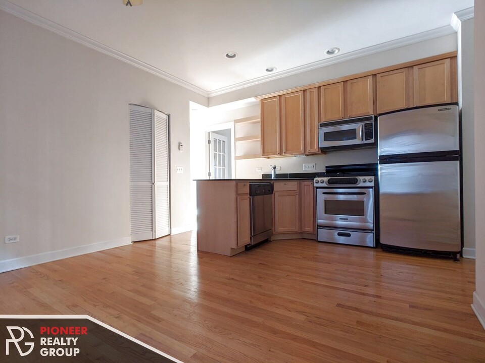 3252 N Clifton Ave, Unit #3252-W1 in Chicago, IL - Foto de edificio