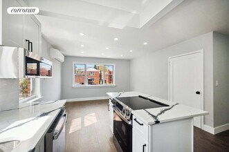 224 W 252nd St in Bronx, NY - Foto de edificio - Building Photo