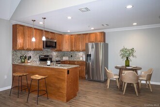 408 Pine Creek Ave in Holbrook, NY - Building Photo - Building Photo