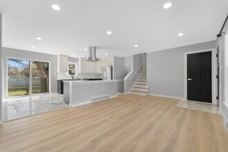 2N359 Mildred Ave in Glen Ellyn, IL - Building Photo - Building Photo