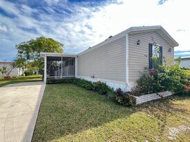 35303 SW 180th Ave in Homestead, FL - Building Photo