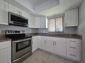 1202 SE 8th Terrace in Cape Coral, FL - Building Photo - Building Photo