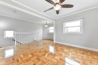 40 Bosson St, Unit 1 in Revere, MA - Foto de edificio - Building Photo