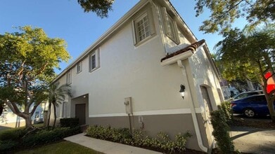 3948 San Simeon Ln in Weston, FL - Building Photo - Building Photo