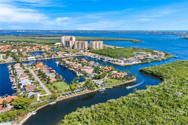 5793 Cape Harbour Dr in Cape Coral, FL - Building Photo - Building Photo