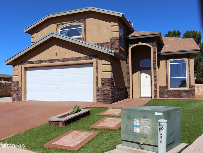 3329 Tierra Sara Ln in El Paso, TX - Building Photo - Building Photo