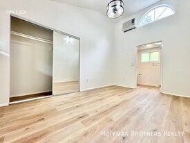 2448 Beachwood Dr in Los Angeles, CA - Building Photo