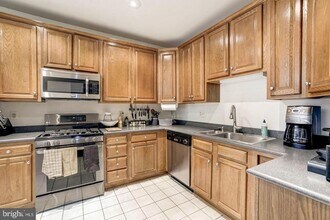 2792 Thaxton Ln in Oakton, VA - Building Photo - Building Photo