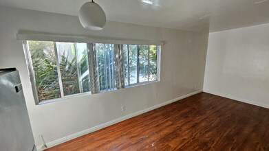 933 S Gramercy Dr in Los Angeles, CA - Building Photo - Building Photo