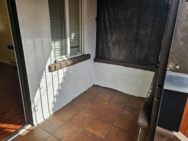 1347 Pleasant Ave, Unit Pleasant in Los Angeles, CA - Building Photo - Building Photo