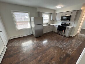 7810 S Escanaba Ave, Unit 2B in Chicago, IL - Foto de edificio - Building Photo