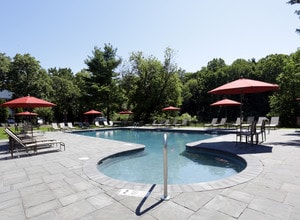 Yardley Crossing Luxury Apt and Townhomes in Yardley, PA - Building Photo - Building Photo