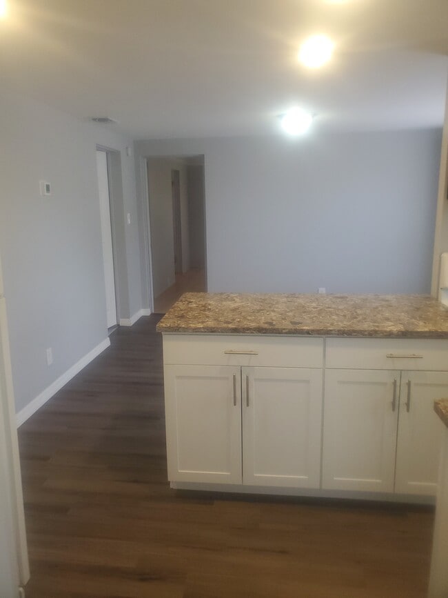 3310 Jackson St N, Unit B in St. Petersburg, FL - Foto de edificio - Building Photo