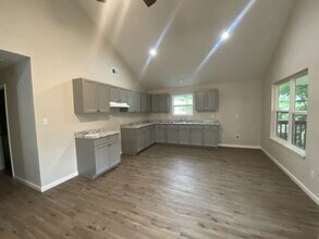 269 Wood Fern Dr in Cleveland, TX - Building Photo - Building Photo