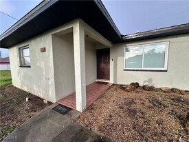 4517 SW Santa Barbara Pl in Cape Coral, FL - Building Photo